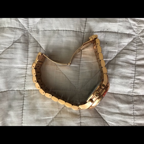 Michael Kors rose gold boyfriend watch - Picture 2 of 3